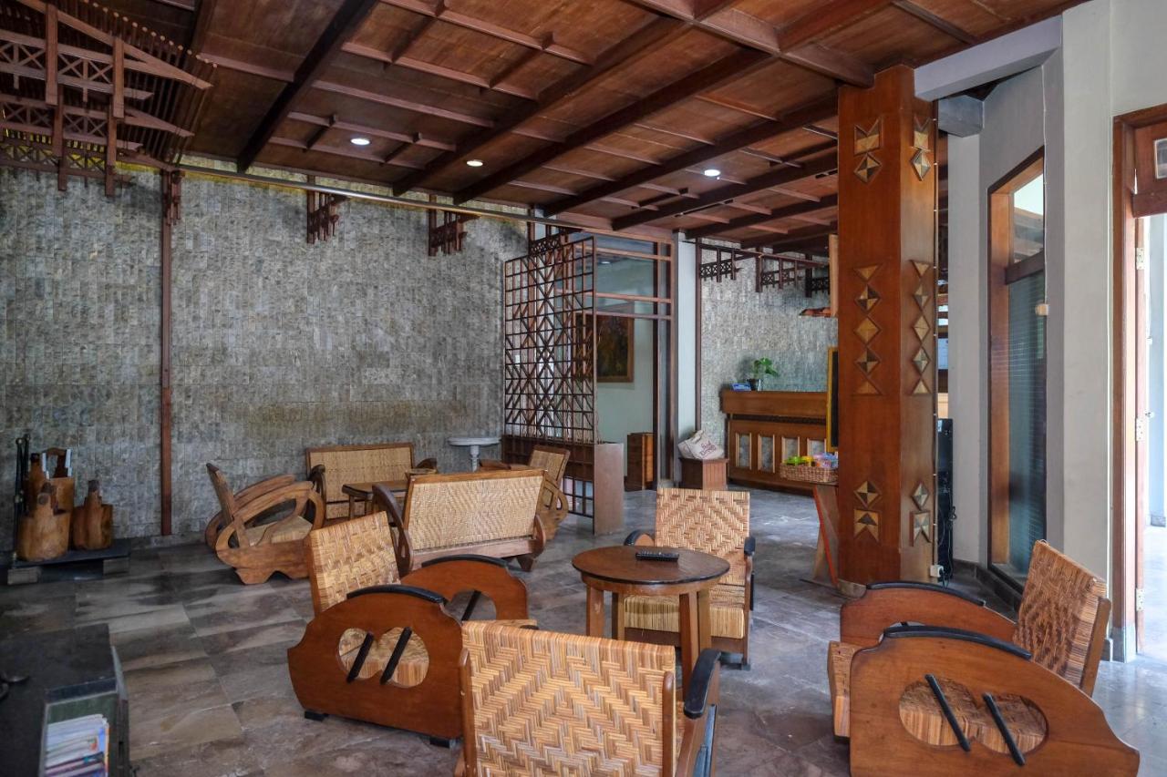 Urbanview Hotel Syariah Wisnugraha By Reddoorz Yogyakarta Exterior foto