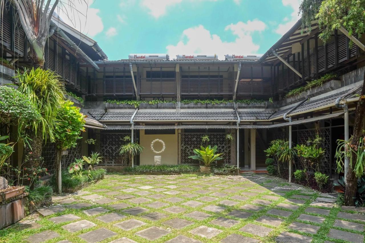 Urbanview Hotel Syariah Wisnugraha By Reddoorz Yogyakarta Exterior foto