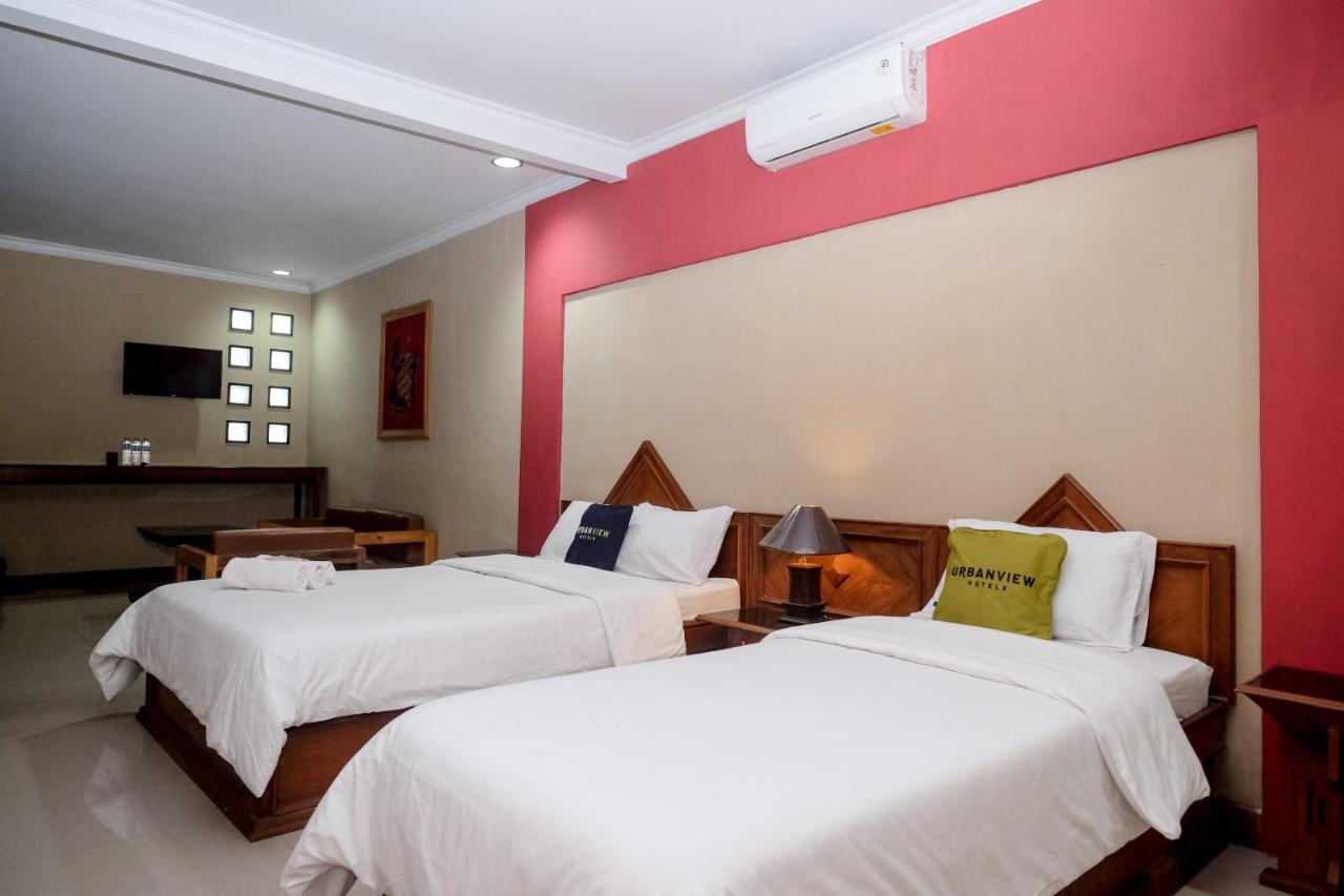 Urbanview Hotel Syariah Wisnugraha By Reddoorz Yogyakarta Exterior foto